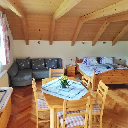 Gaestehaus Lassnig بيت ضيافة